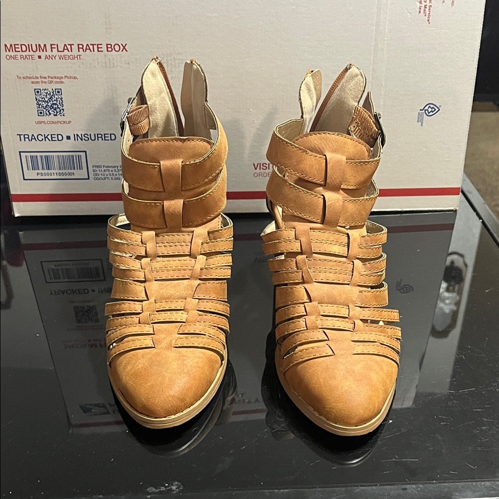 Women's Tan Strappy Sandals